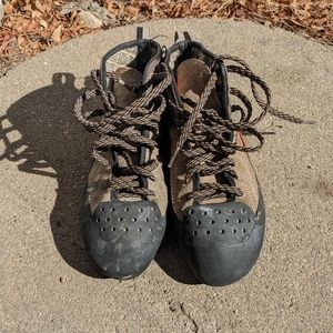 Climbing shoes